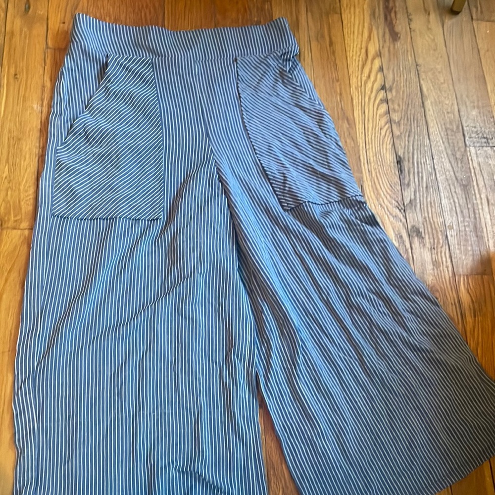 BCBG wide leg pants